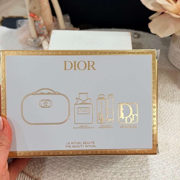 Dior 2025 Holiday GWP Cosmetic Case, Card Mirror with Dior Dust bag and GIFT BAG - Picture 16 of 16